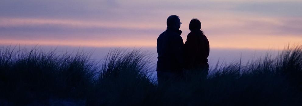 sihouette of couple in mindfulness therapy